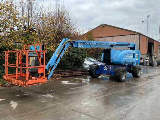 2004 JLG 800AJ Plate-forme aérienne