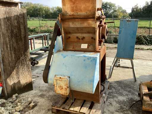 Shredder mill for plastic