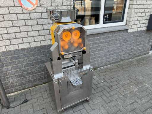Zumex - speed self-service - Other fruit and vegetable processing / orange juicer