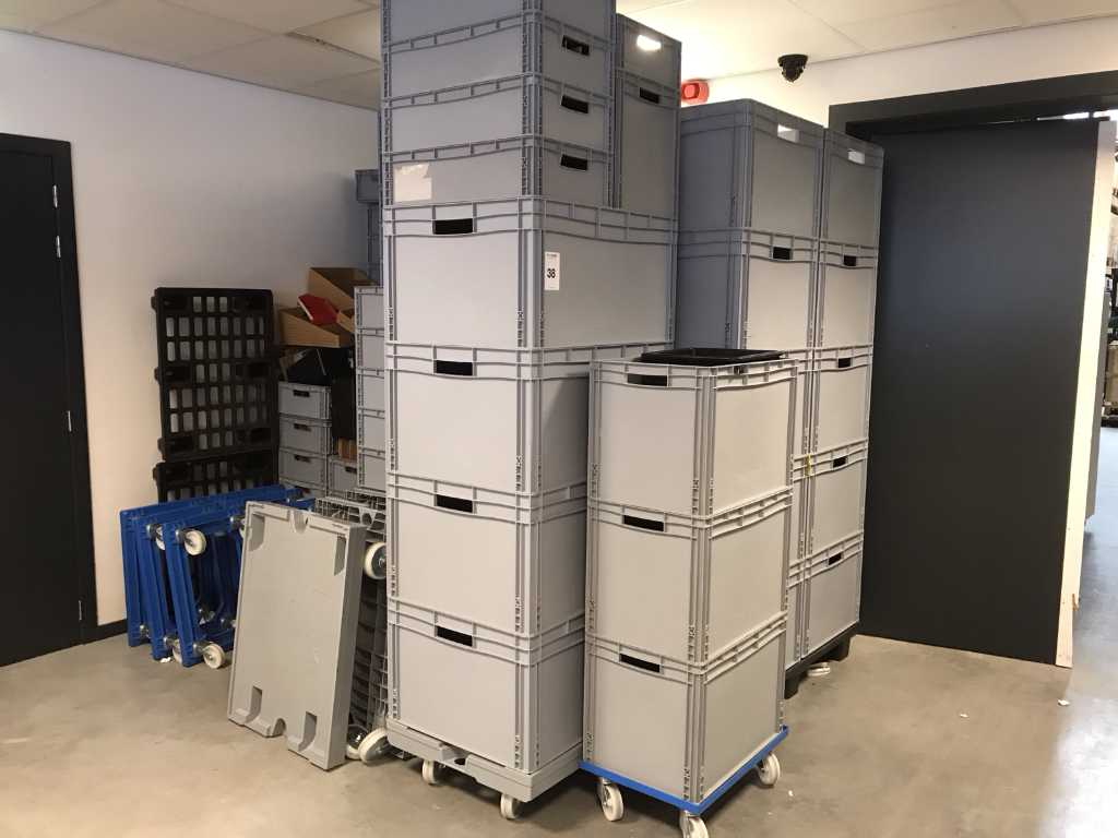 Auer Stacking crates with trolleys