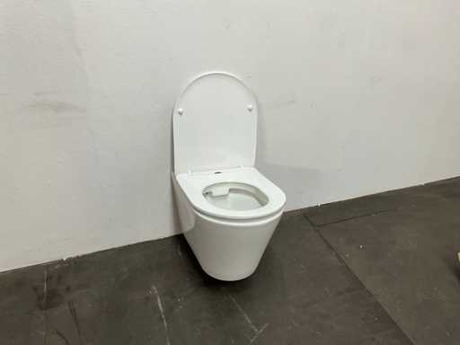 Wand aufgehängte Toilette mit Toilettensitz