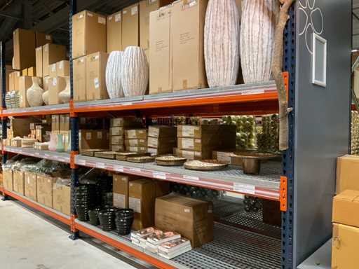 Lotto di vasi e addobbi natalizi