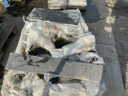 Série de différentes tuiles de pierre bleue