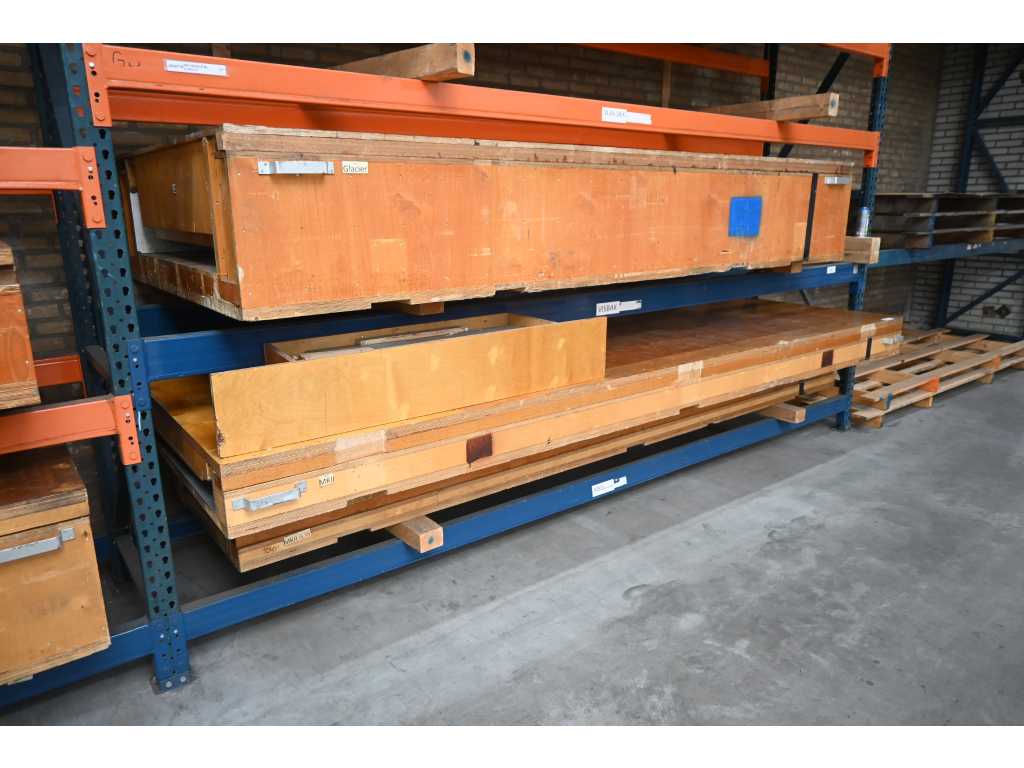 Vollständiger Lagerbestand an Holzformen für die Herstellung von Kühlraumplatten und Theken
