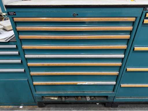   Szafka z zawartością