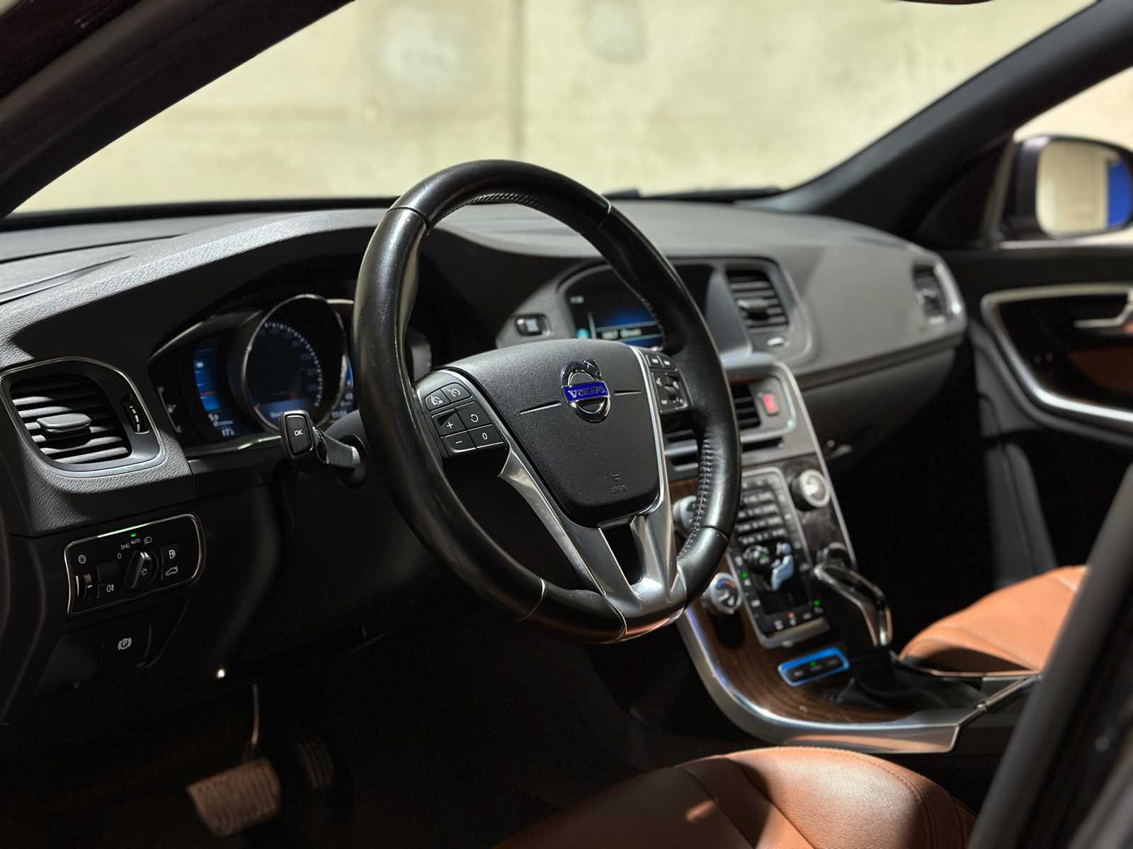 Volvo V60 2.4 D6 Twin Engine Summum 220hp 2015 Plug-In Hybrid, HR-946-F