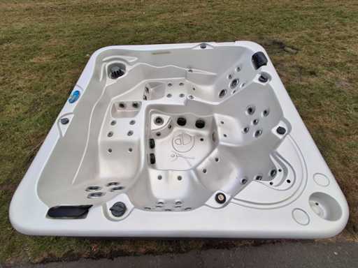 Jacuzzi pentru 5 persoane și spa în aer liber net net
