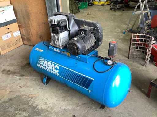 Kompresor powietrza ABAC LT270 z 2006 roku