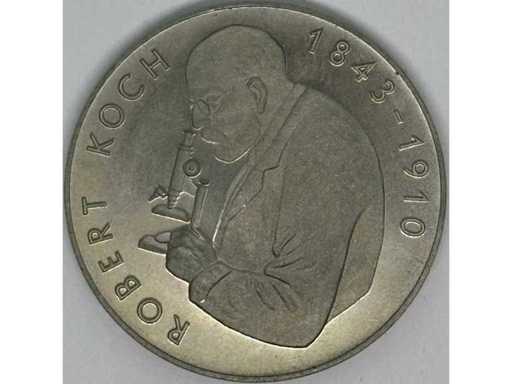 "German Reunification – 3 October 1990" Commemorative Medal – Brandenburg Gate – With Original Berlin Wall Fragment – Gold Plated