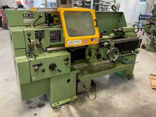 Uniwersalna tokarka TOS SN 32