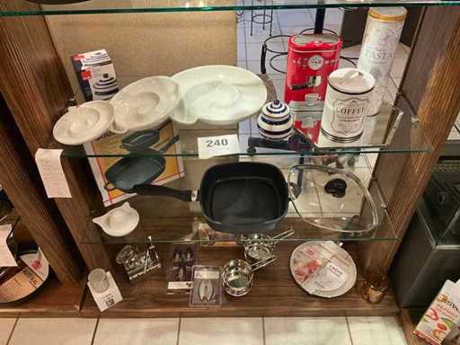 Various kitchen supplies