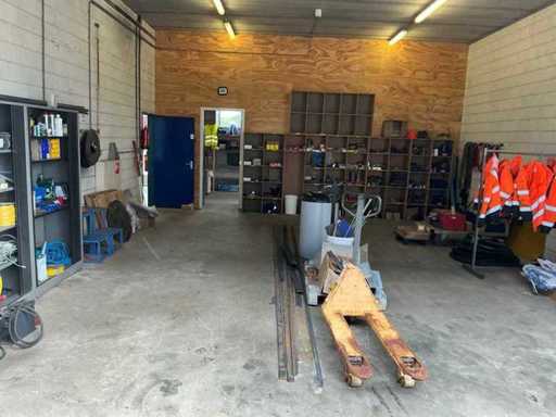 Batch of tools, machine parts etcetera