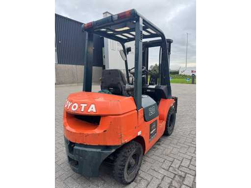 Toyota - Reach forklift - 2003