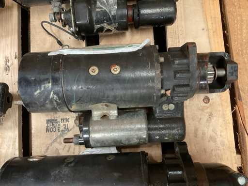 Electrical engine starter