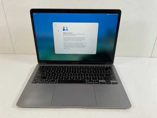 Apple MacBook Air 13", Apple M1, 8 GB RAM, 251 GB NVMe Laptop
