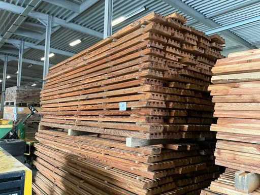 Hardwood decking boards (approx. 190 pieces)
