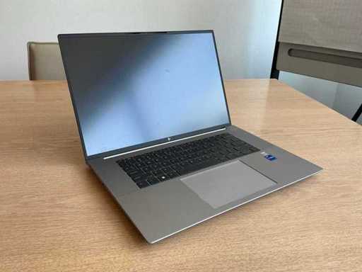 Laptop - HP - HP ZBook Studio 16 pollici G10 Mobile Workstation PC