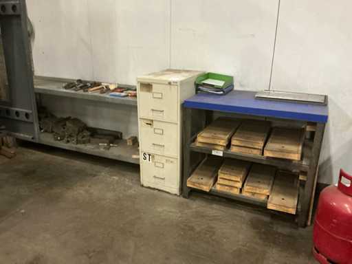 Various workbenches (3x)