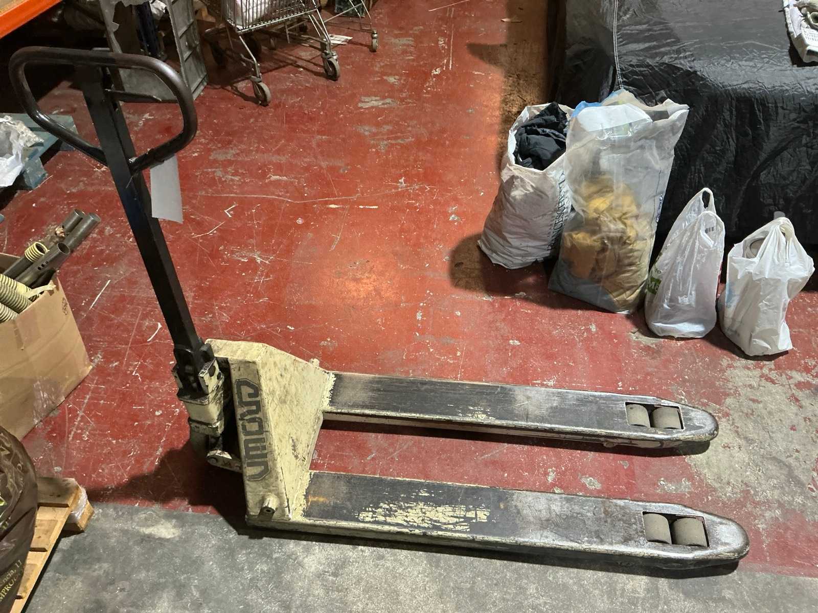 CROWN Hydraulic Hand Pallet Truck