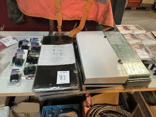 Diverses étagères murales avec support