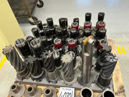 Uchwyty na narzędzia SK50 i frezatory do frezowania (36x)