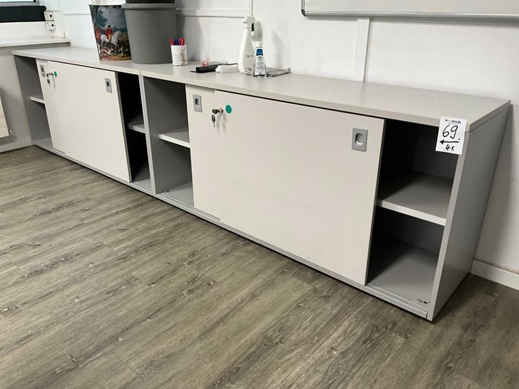 Filing cabinets (4x)