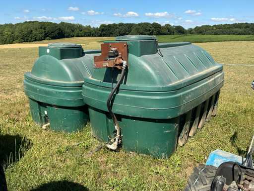 Lot of 2 vertical storage tanks, 2500 L Diesel tank