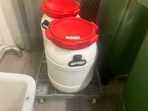 PVC storage barrels (6x)