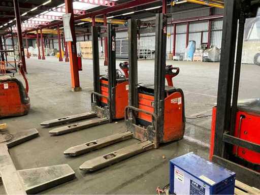 Linde L16 Stacker