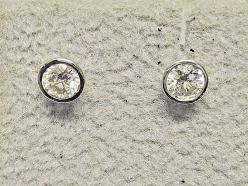 18 KT White gold Earring With Natural Diamond