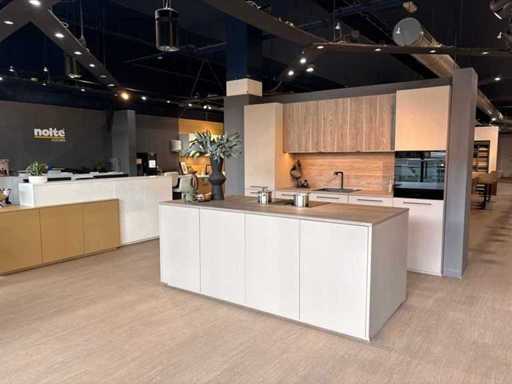 Nolte – kuchnia w salonie z urządzeniami Samsung