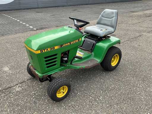 John Deere STX38 Zitmaaier
