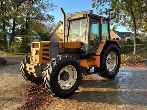 1987 Renault 133.14 All-wheel drive farm tractor