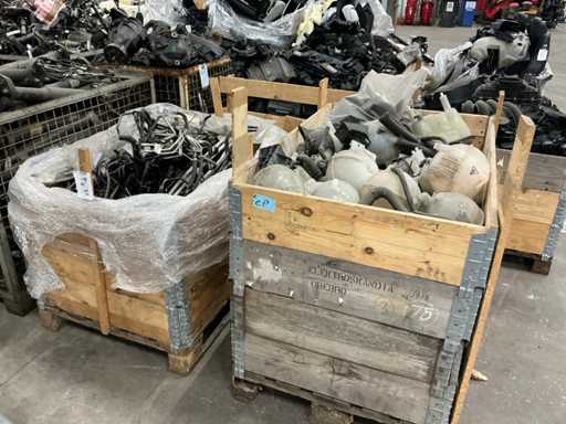 Batch of Mercedes-Benz auto parts