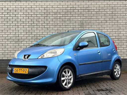 Peugeot 107 1.0-12V XS Passenger Car 2007
