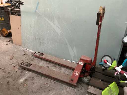 BT Lifters Hand hydraulic pallet truck