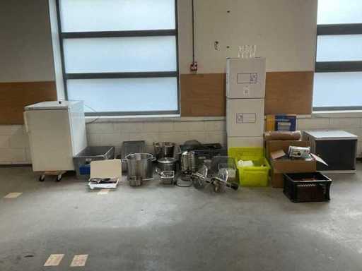 Varie attrezzature per la catering