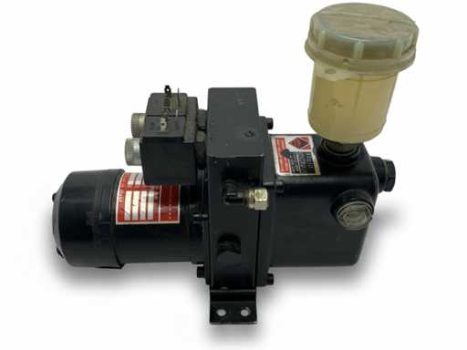 Pompe hydraulique Officina Meccanica V12FS 12V d’occasion