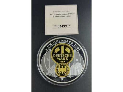 1-DM-Goldmark 2001 – Sammlermedaille Polierte Platte mit Goldapplikation 70 mm