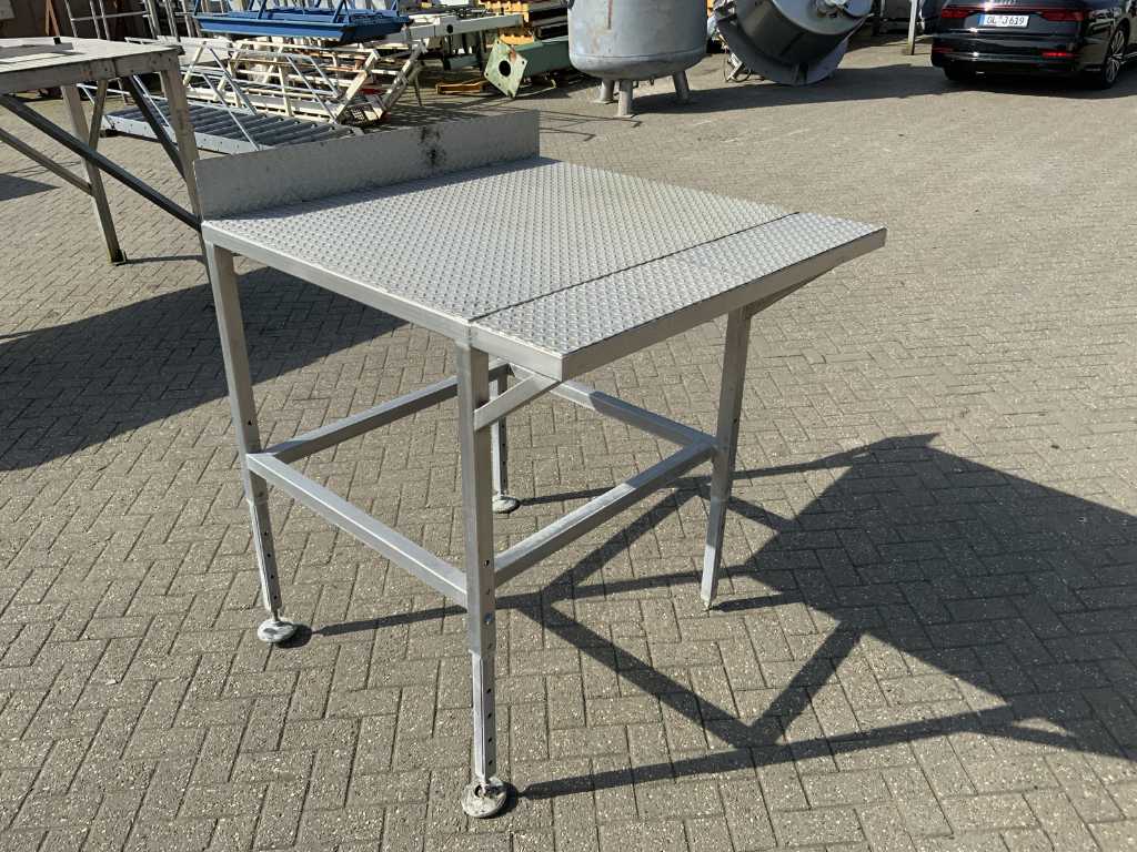 Stainless steel platform adjustable in height