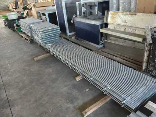 Steel slatted floor (34x)