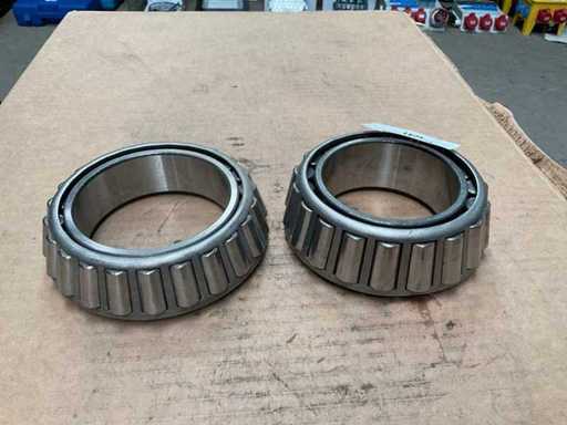 Tapered roller bearing (2x)