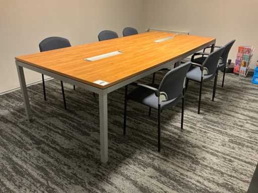 Vergadertafel met 6 vergaderstoelen