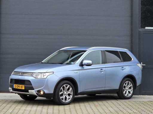 Mitsubishi - 2015 - Outlander - 2.0 PHEV BE X-Line - 2-ZPF-87