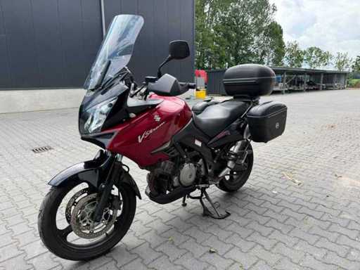 Motocykl Suzuki V-strom 1000 z 2008 roku