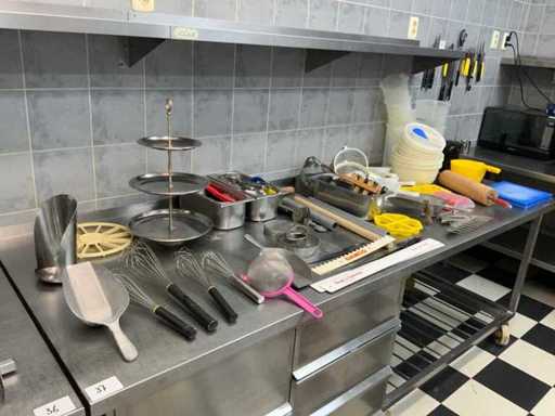 Guarnizioni e attrezzi per panificazione e cucina per feste