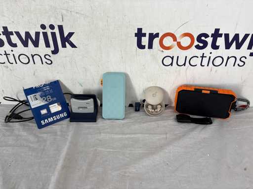 Soundcore Ohrhörer, Xtorm Powerbank (2x), Samsung Storage Card
