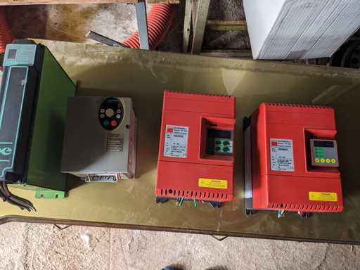 Verschiedene Wechselrichter (4x)