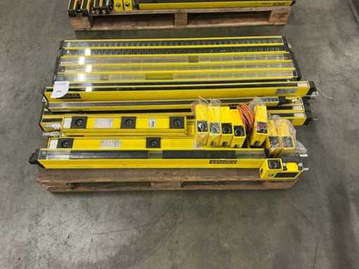 Partij diverse veiligheidslichtschermen / lichtgordijnen