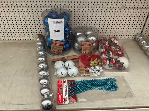 Party Weihnachtskugeln und Weihnachtsdekoration.